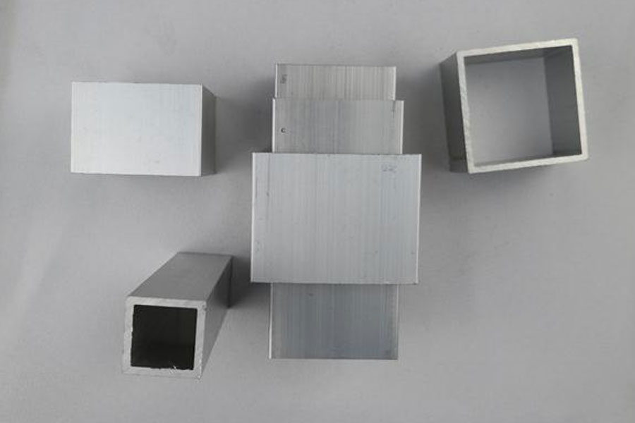 Alumiiniseoksen alumiiniseoksen takakehyksen rakenteen ja suorituskyvyn tutkimus