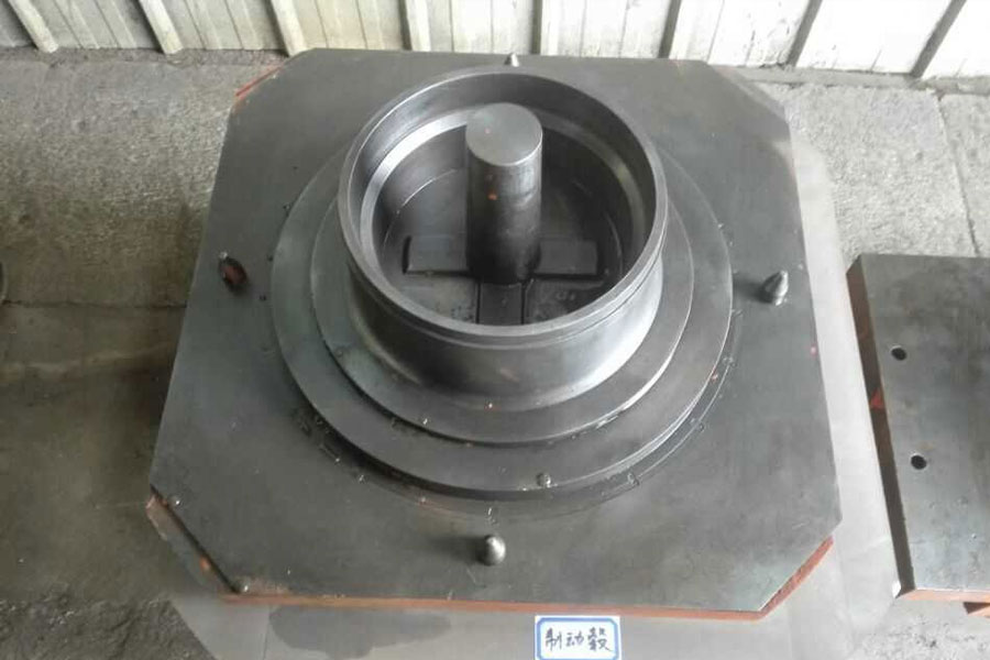 The Method And Application Of Sand-Coated Iron Mold Casting 