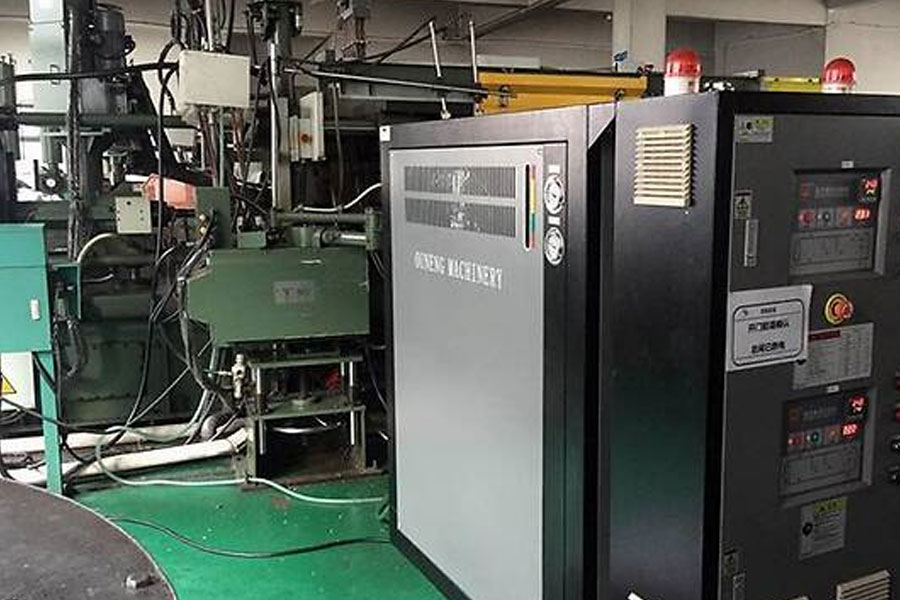 The-preheating-stage-of-die-casting-mold,-the-role-of-die-casting-hot-mold-machine